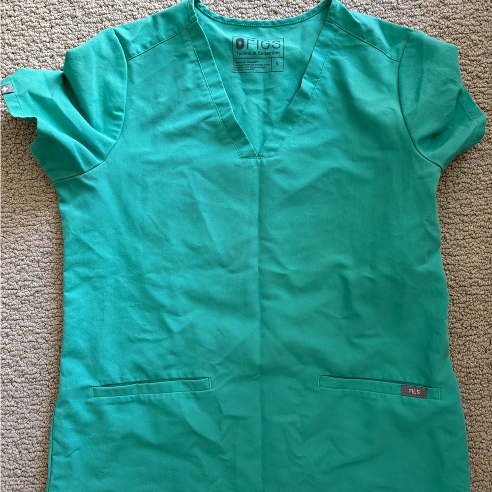 FIGS Women's Green Top